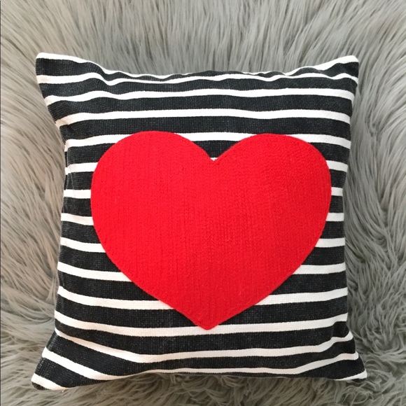 Simons Heart Pillow - Picture 1 of 2